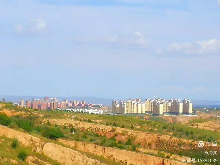 7月9日，从银川向额尔多斯进发，道路畅通，多走了百十公里，入住薛家湾镇。